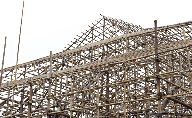 Materiali Naturali: Terra Cruda, Paglia e Bambù nell’Edilizia Sostenibile